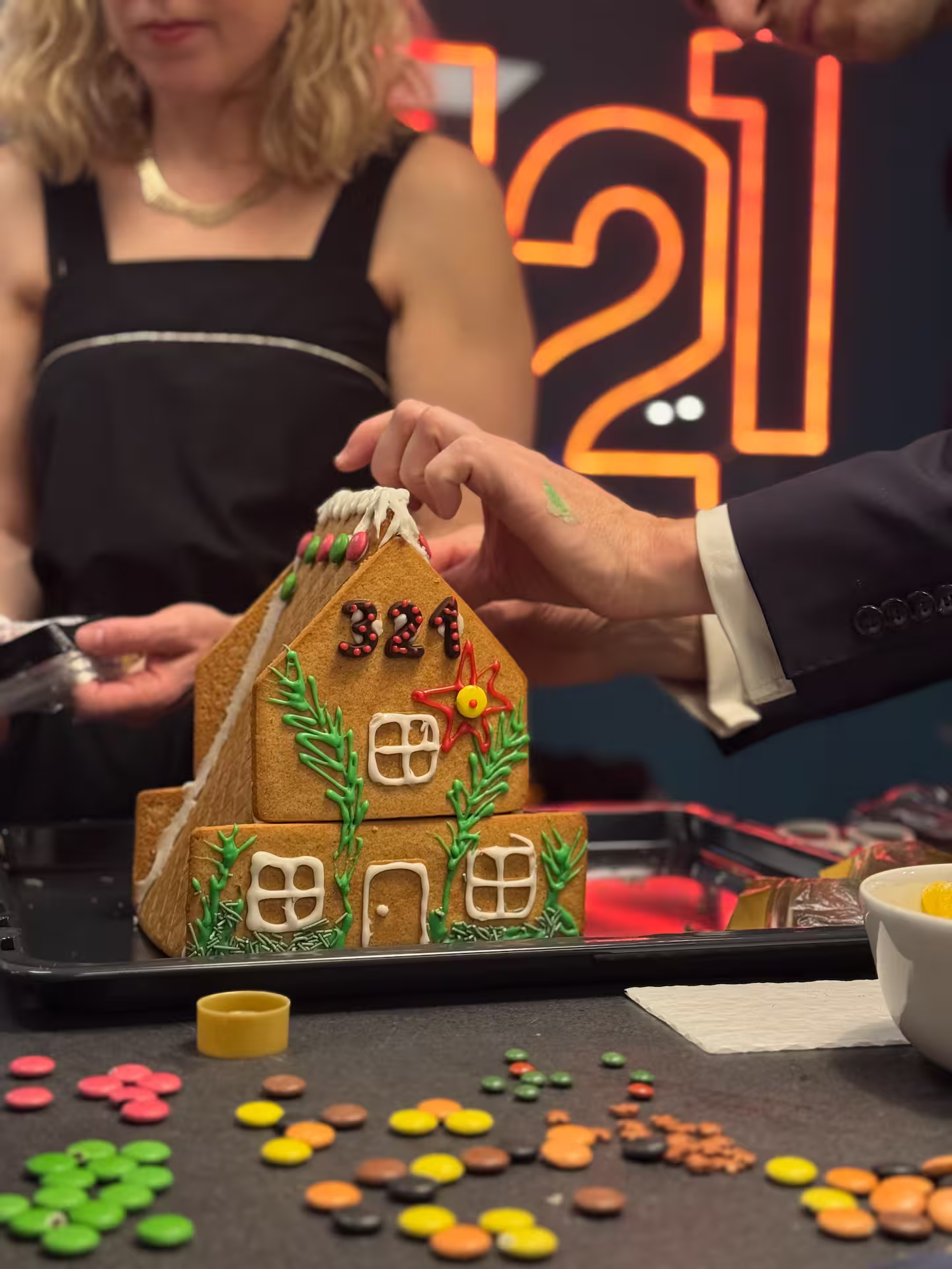 Bygging av pepperkakehus hos 321