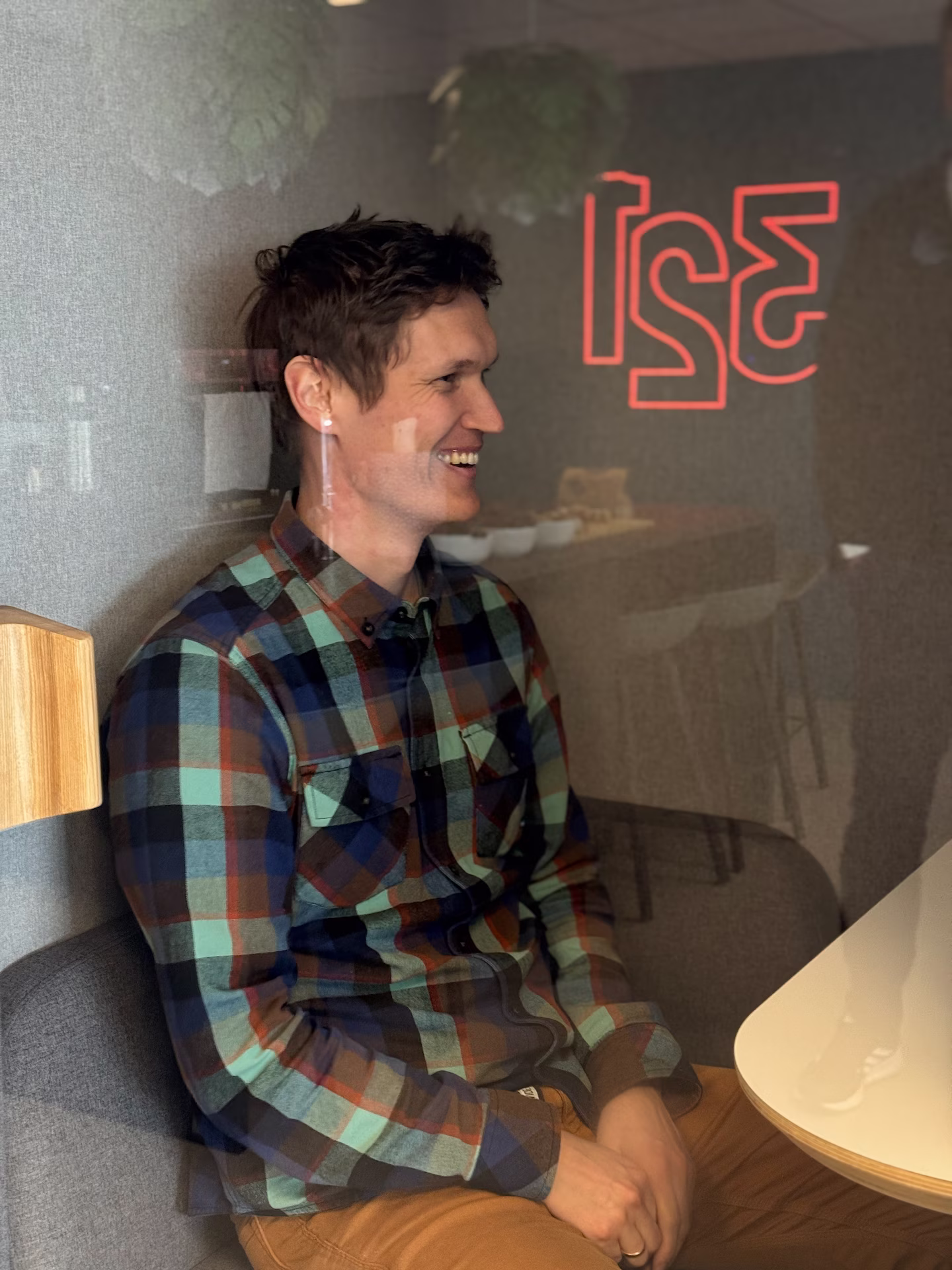 321ere samarbeider på kontoret